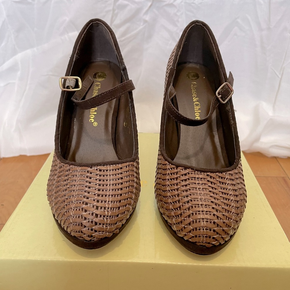 Chase & Chloe heels size 6